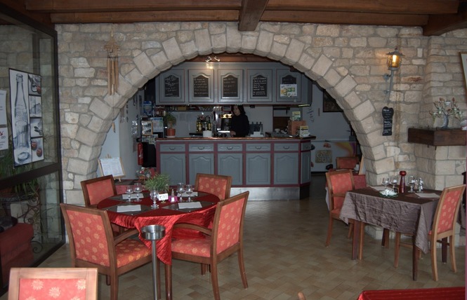 HÔTEL RESTAURANT LA TABLE DES BONS PÈRES 3 - Bislée