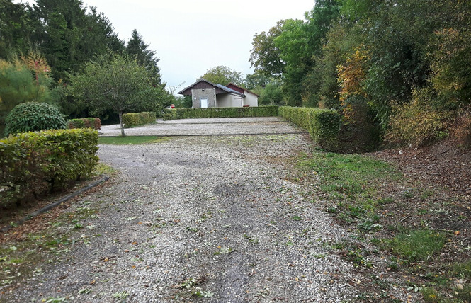 AIRE DE STATIONNEMENT 1 - Nubécourt